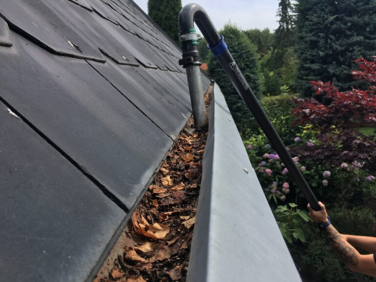 Rensa hängrännorna